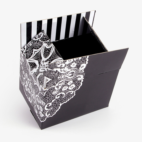 Boîte à fentes imprimée noir et blanc