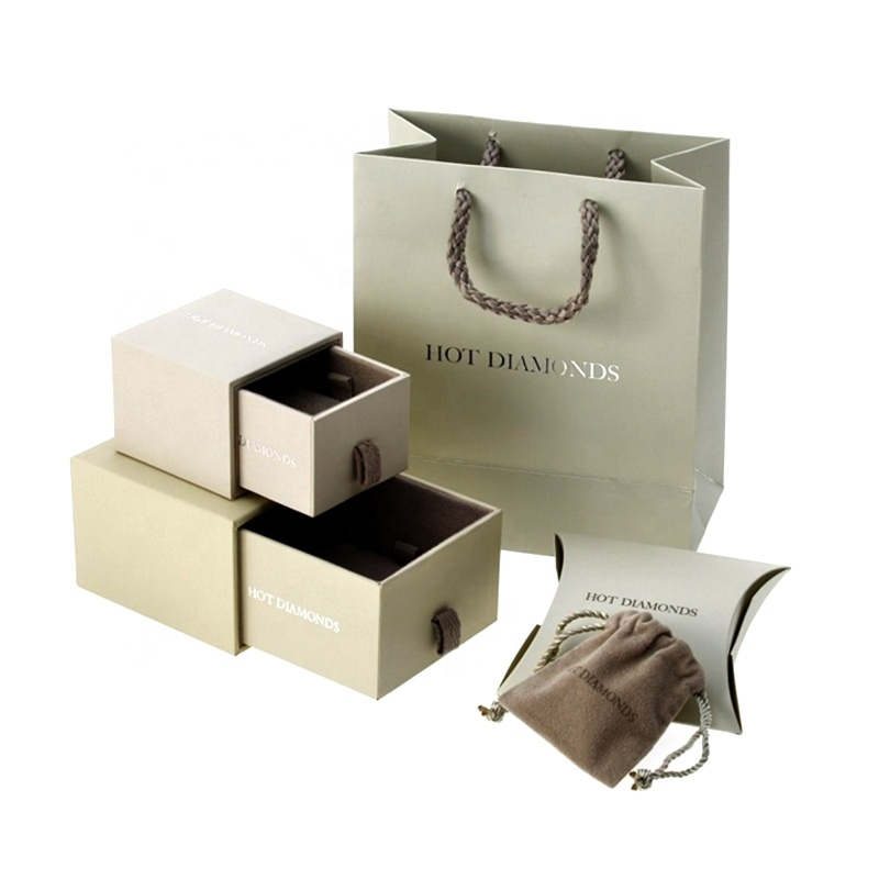 Coffret cadeau pliant de luxe personnalisé pour collier